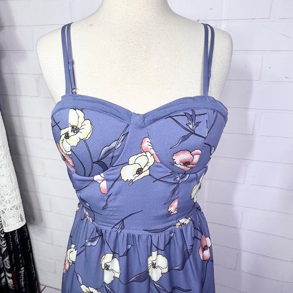 |•BOG COLLECTIVE•| Pretty Lilac Floral Jumpsuit Size Medium - Picture 3 of 10